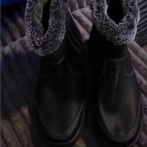 Khombu Black Faux Fur Trim Ankle Boots